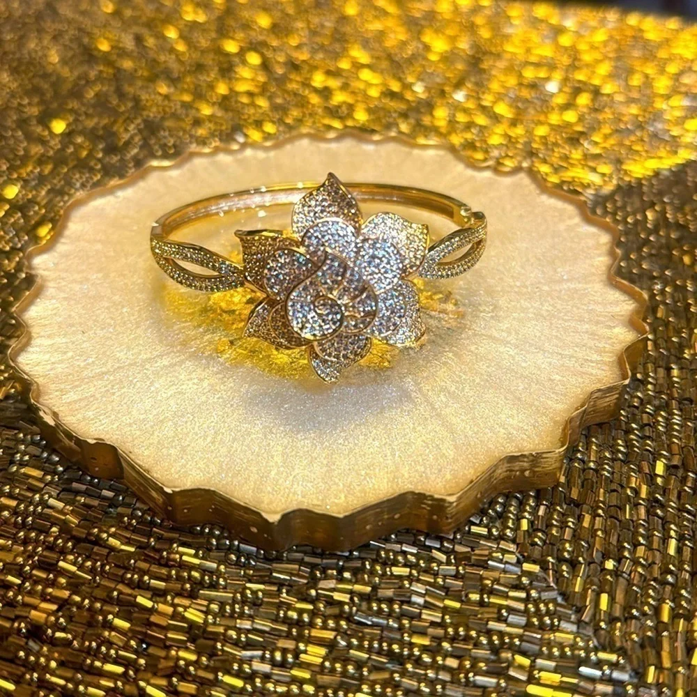 New Gold plated‎ Flower bracelet